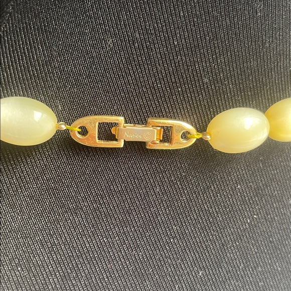 Napier Vintage Faux Alabaster & Gold tone beads Necklace - Picture 3 of 6